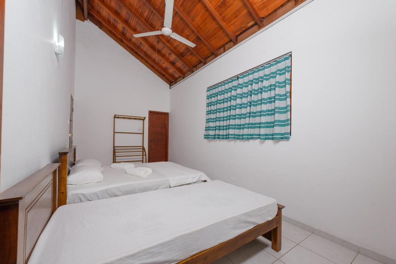 Bright Sunshine Hotel Hikkaduwa Buitenkant foto