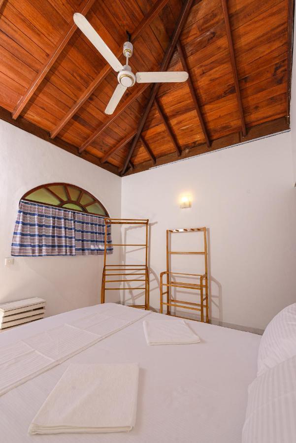 Bright Sunshine Hotel Hikkaduwa Buitenkant foto