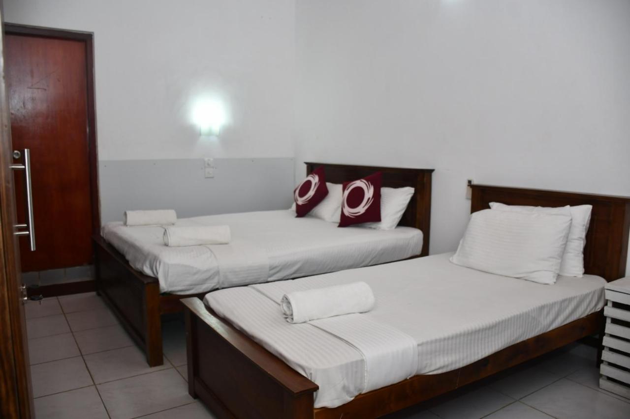 Bright Sunshine Hotel Hikkaduwa Buitenkant foto
