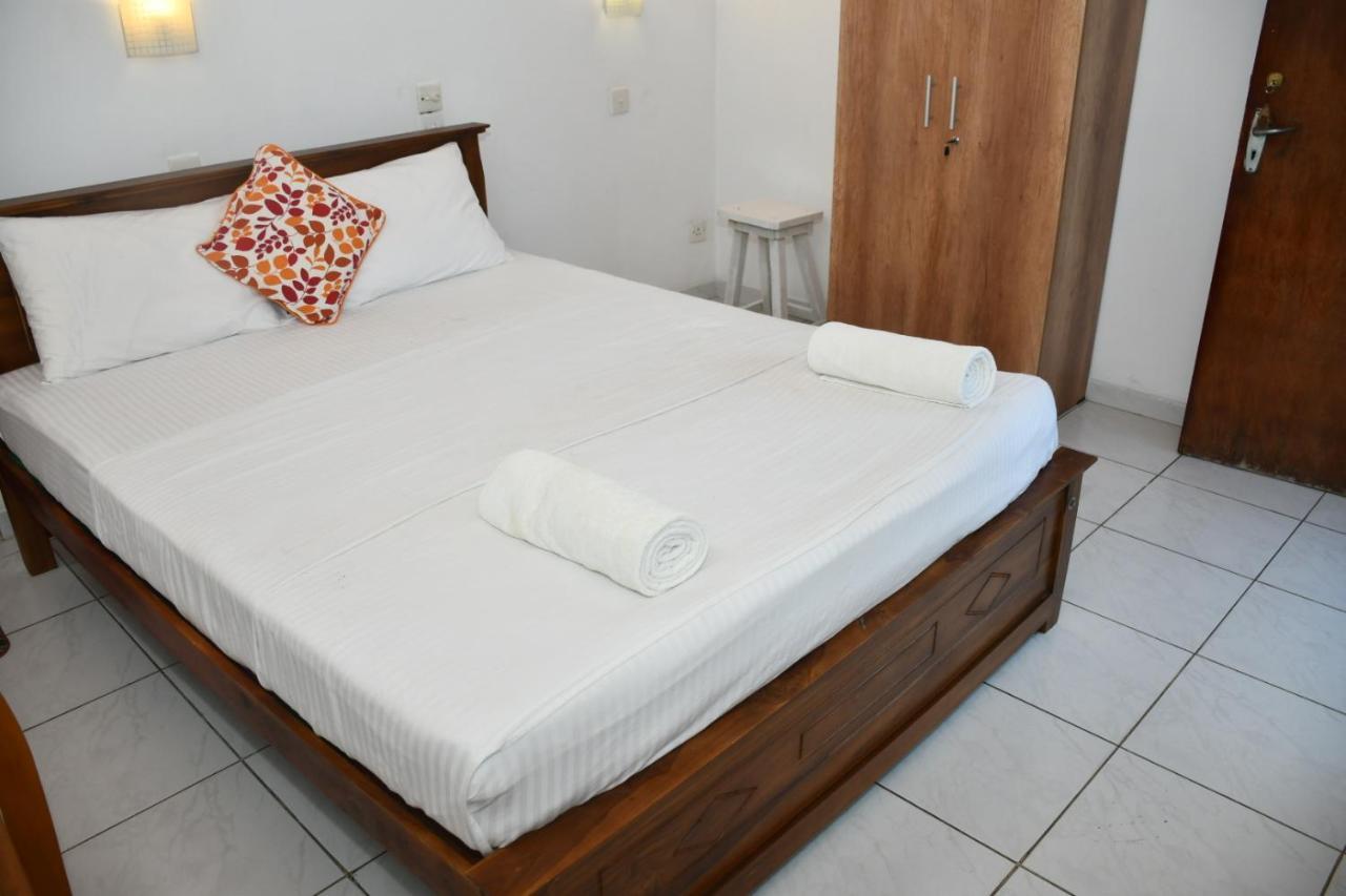 Bright Sunshine Hotel Hikkaduwa Buitenkant foto
