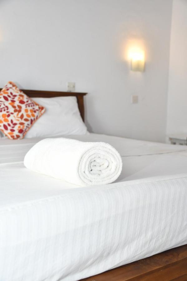 Bright Sunshine Hotel Hikkaduwa Buitenkant foto