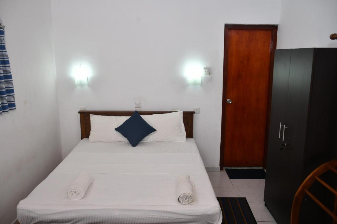 Bright Sunshine Hotel Hikkaduwa Buitenkant foto