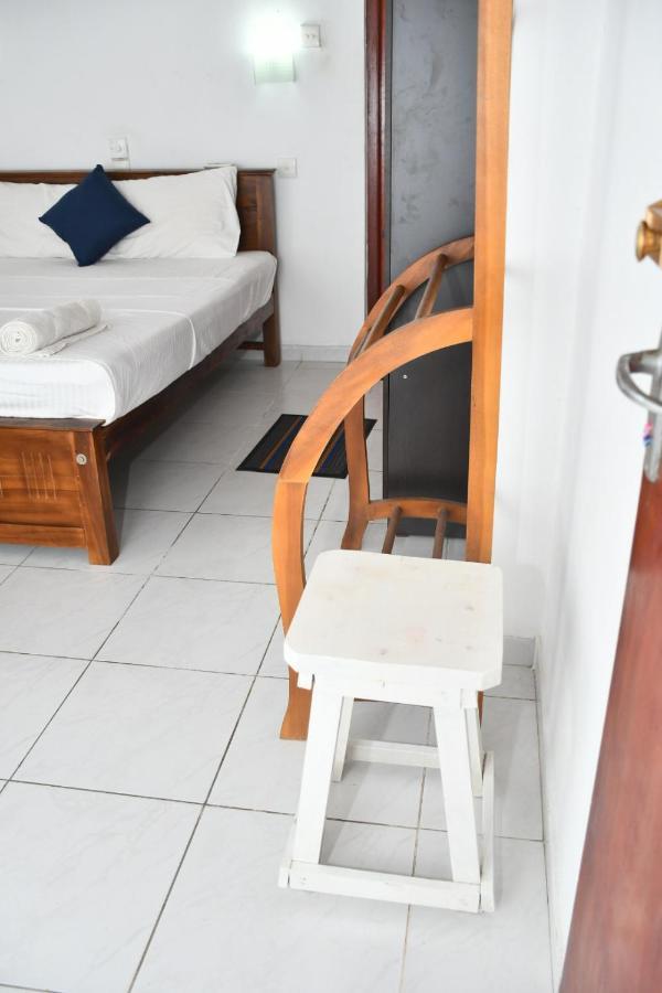 Bright Sunshine Hotel Hikkaduwa Buitenkant foto